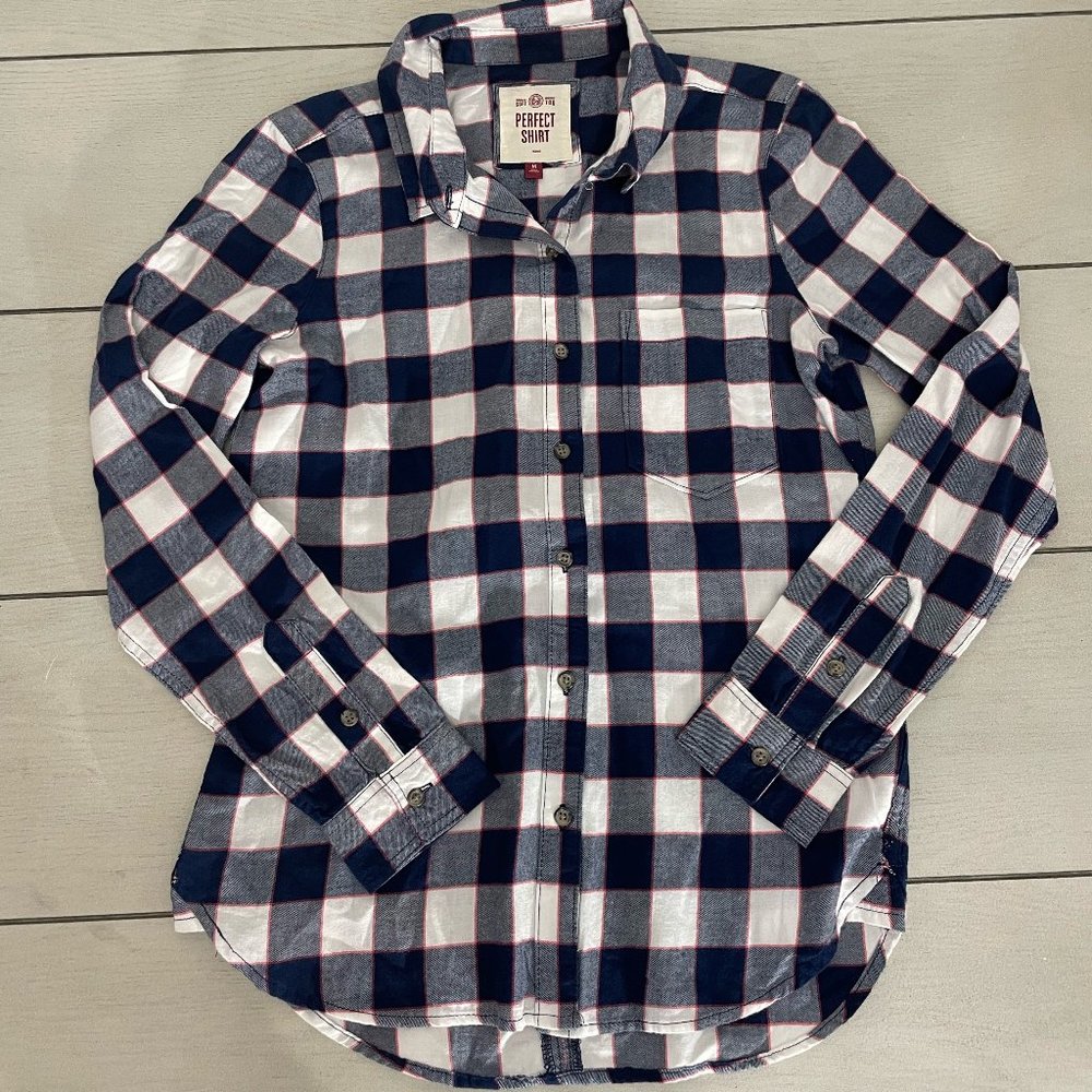 SO Perfect Flannel Shirt Women's Size M Long Sleeve Blue/White Pink- Like New